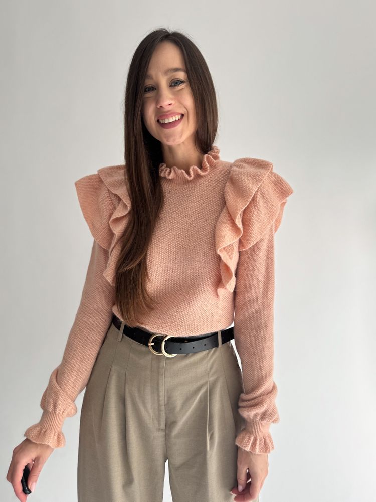 Różowy sweter z falbankami 4